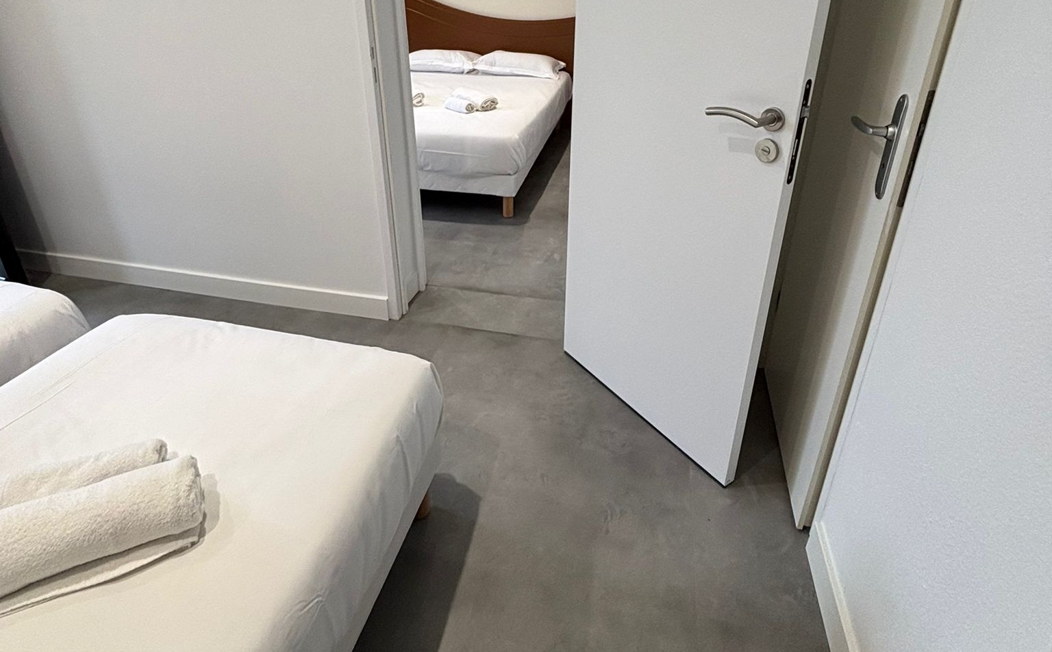 Connecting room